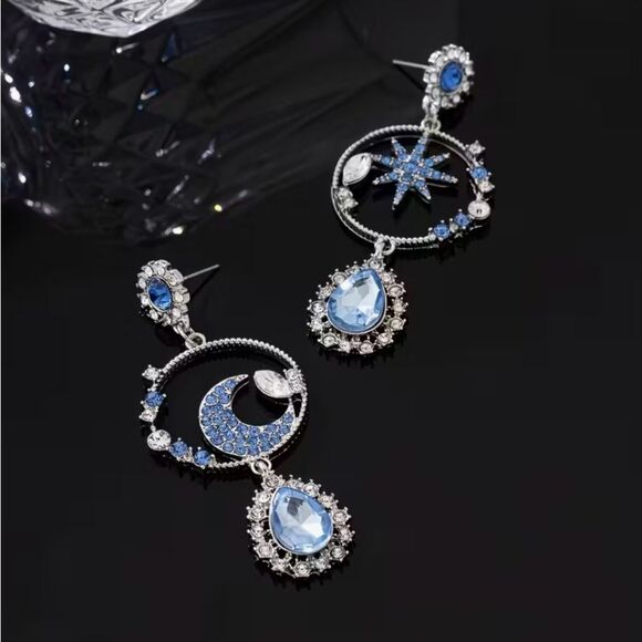 πβNEW Elegant Blue Crystal Celestial Moon Dangle Earrings π - Picture 8 of 9